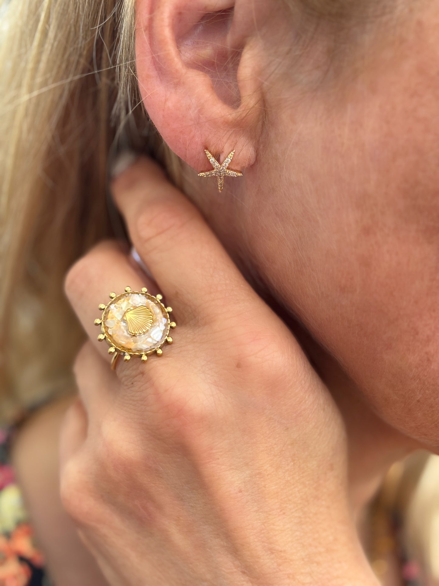 18ct Gold Plated Mother of Pearl Shell Ring