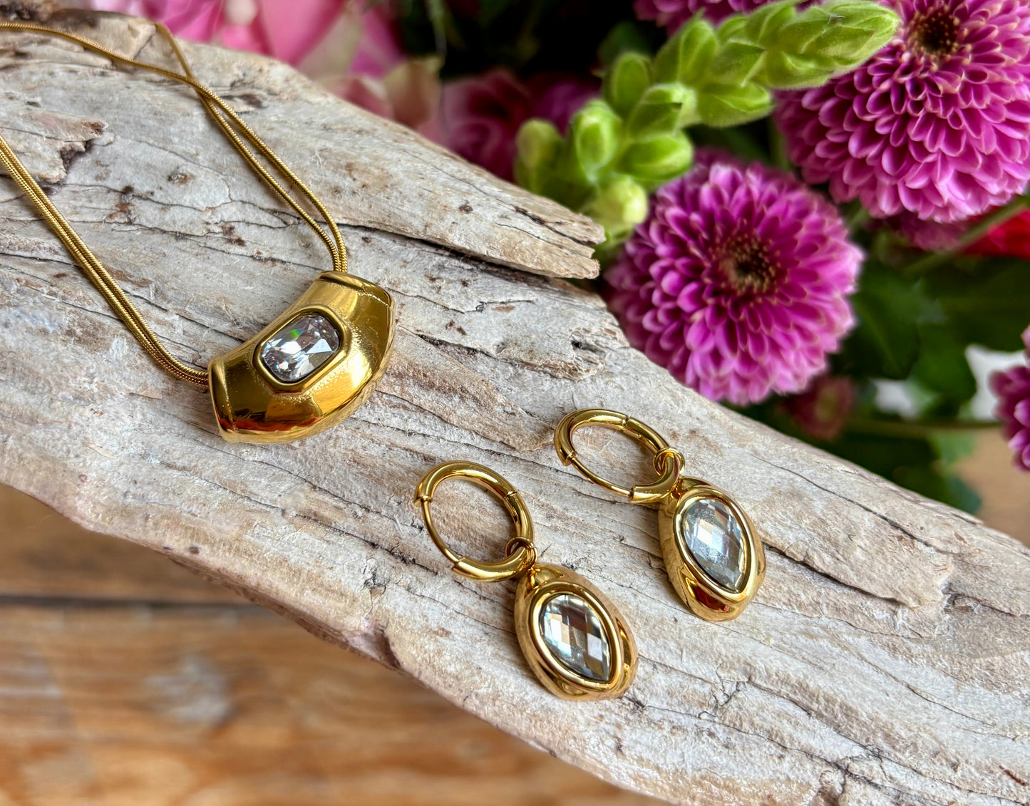 18ct Gold Plated Cubic Zirconia Centrepiece Necklace