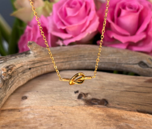18ct Gold Plated Knot Chain Necklace 