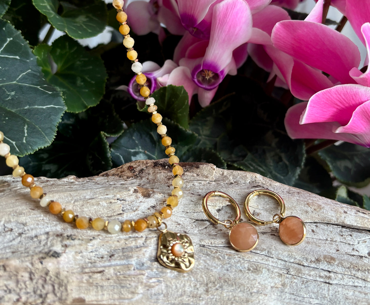 18ct Gold Plated Yellow Mother of Pearl Beads Necklace