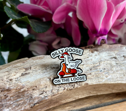 Silly Goose On The Loose Pin Badge Card