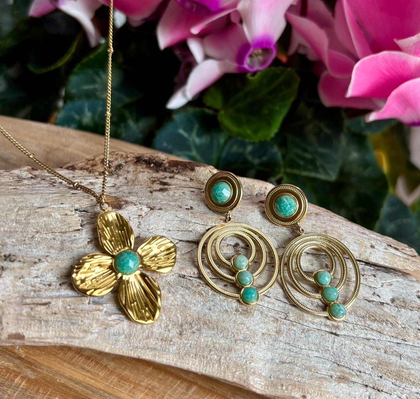 18ct Gold Plated Natural Stone Flower Pendant Necklace - Available in Two Options